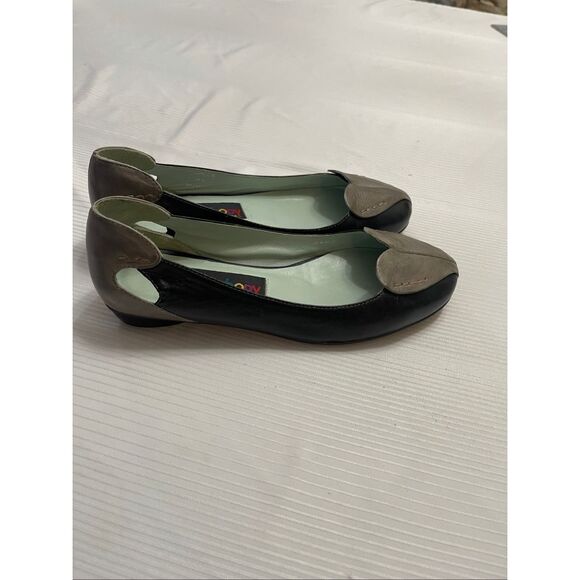 Everybody by BZ Moda Light Taupe Black Leather Low Heels Size 37.5 US 7.5 7 1/2 - Picture 2 of 8